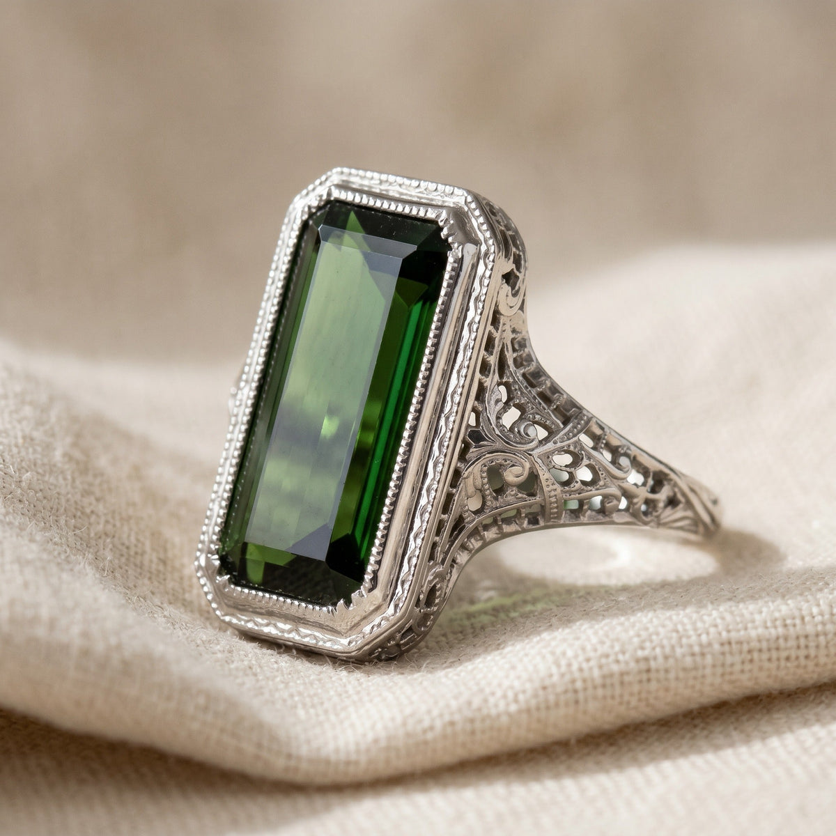 Anillo majestuoso de plata con esmeralda – imagen 2