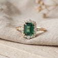 Anillo dorado Golden Pavilion con esmeralda – imagen 2