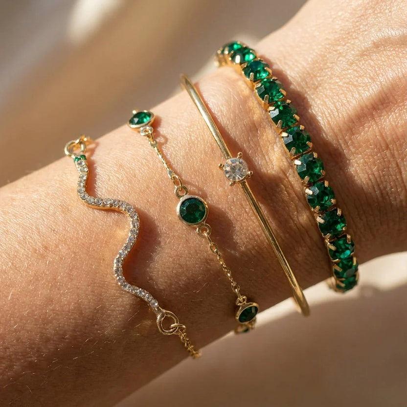 Conjunto de pulseras con gemas verdes