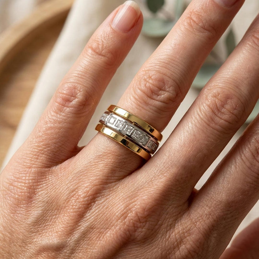 Anillo de dos tonos dorado con circonita cúbica