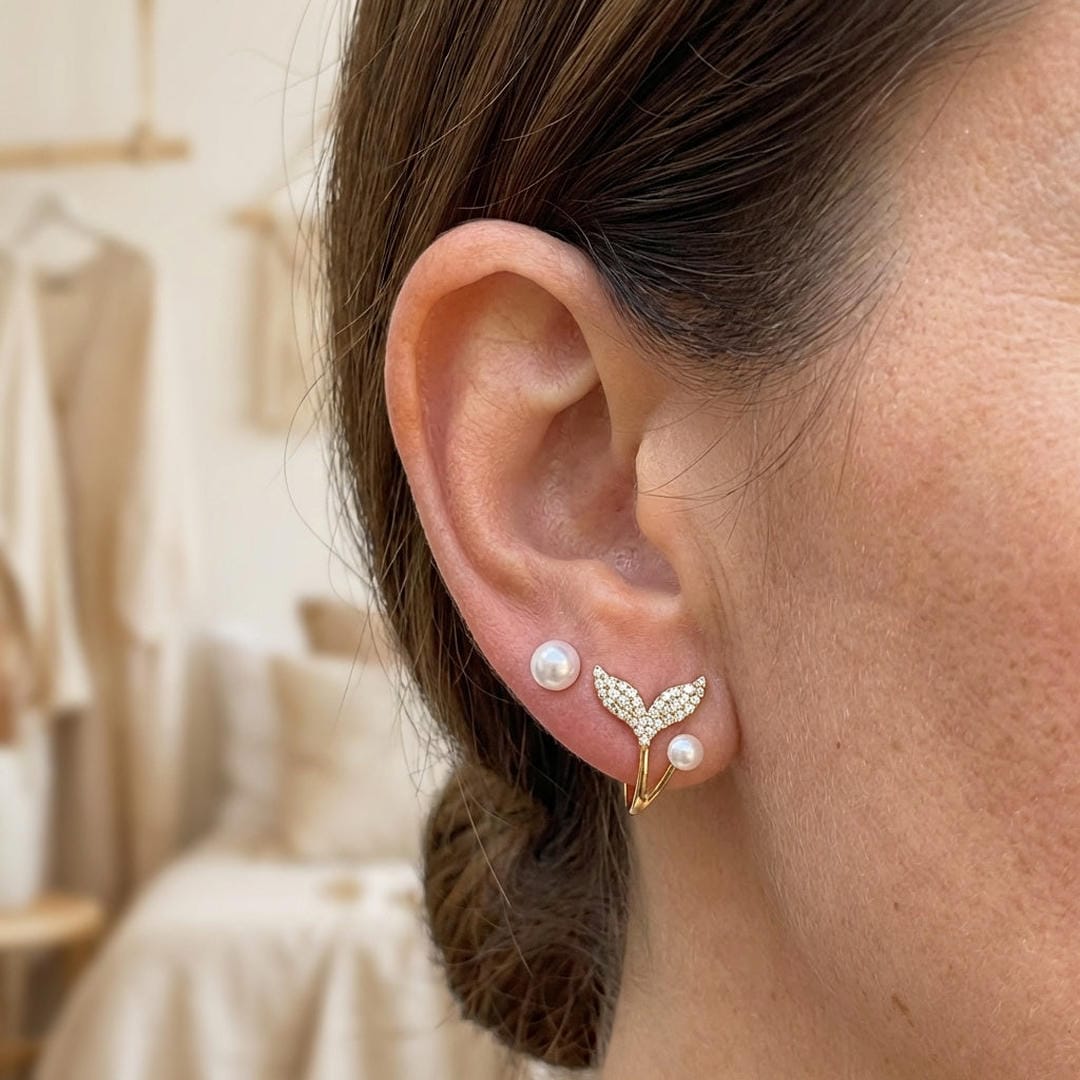 Ear cuff de perla con cola de ballena – imagen 2