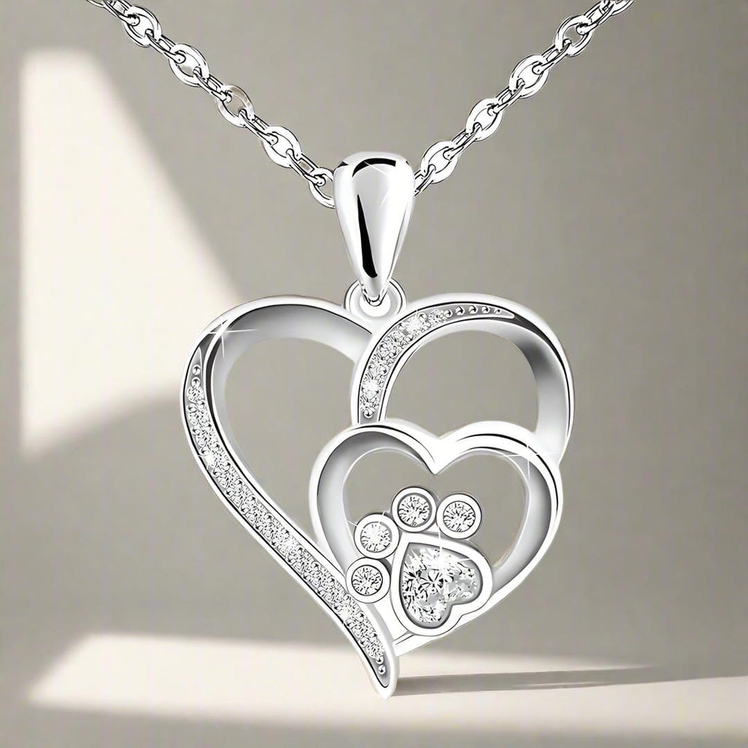 Collar de plata con pata y corazón de circonita
