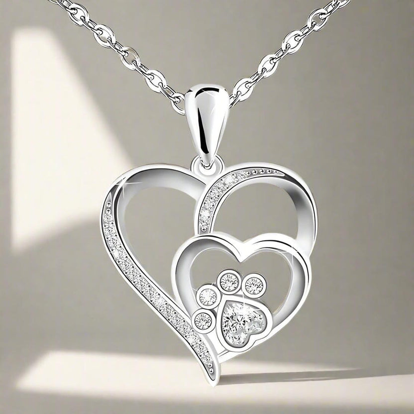 Collar de plata con pata y corazón de circonita