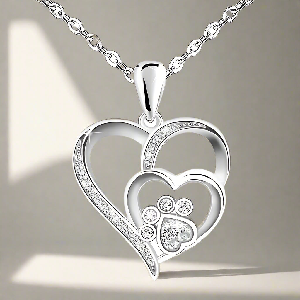 Collar delicado con huella en forma de corazón