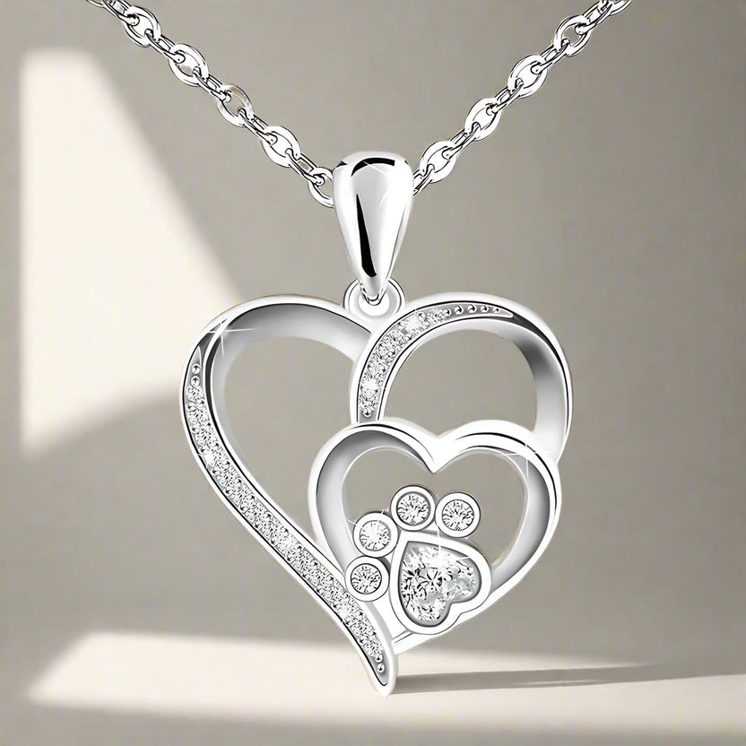 Collar delicado con huella en forma de corazón