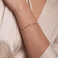 Pulsera dorada de perlas Armonía — Carmen, Lucía & Rocío