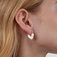 Pendientes corazón blanco puro – imagen 2