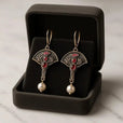 Pendientes retro con cristal rojo y perlas – imagen 3