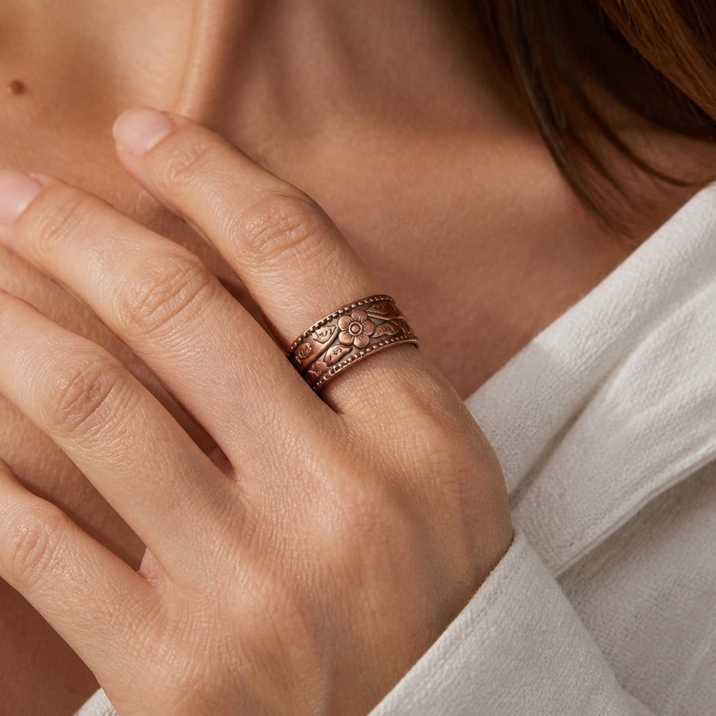 Anillo de cobre con flor – imagen 2