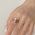 Anillo cuff martilleado Trendy Solace – imagen 2
