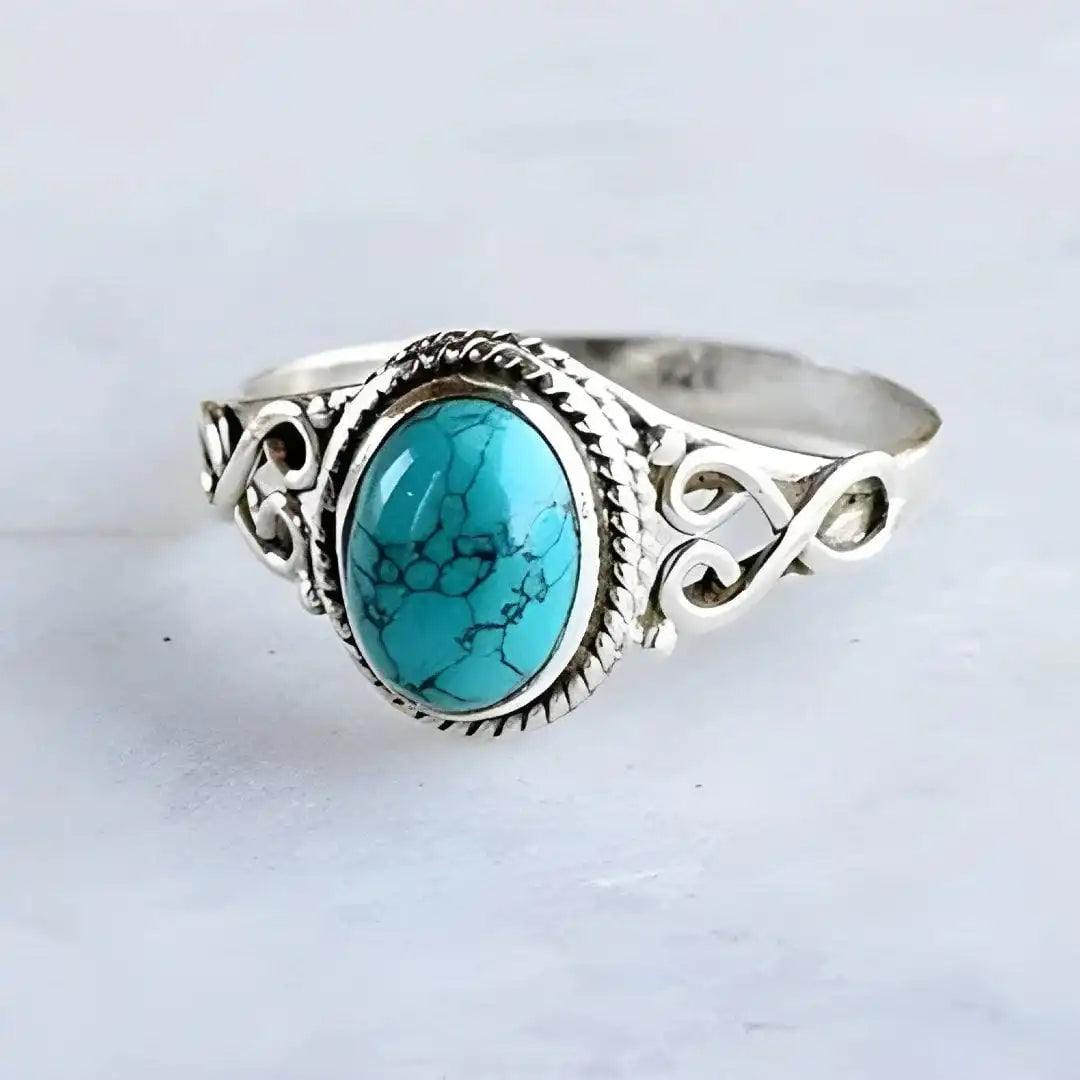 Anillo ovalado de plata y turquesa atemporal