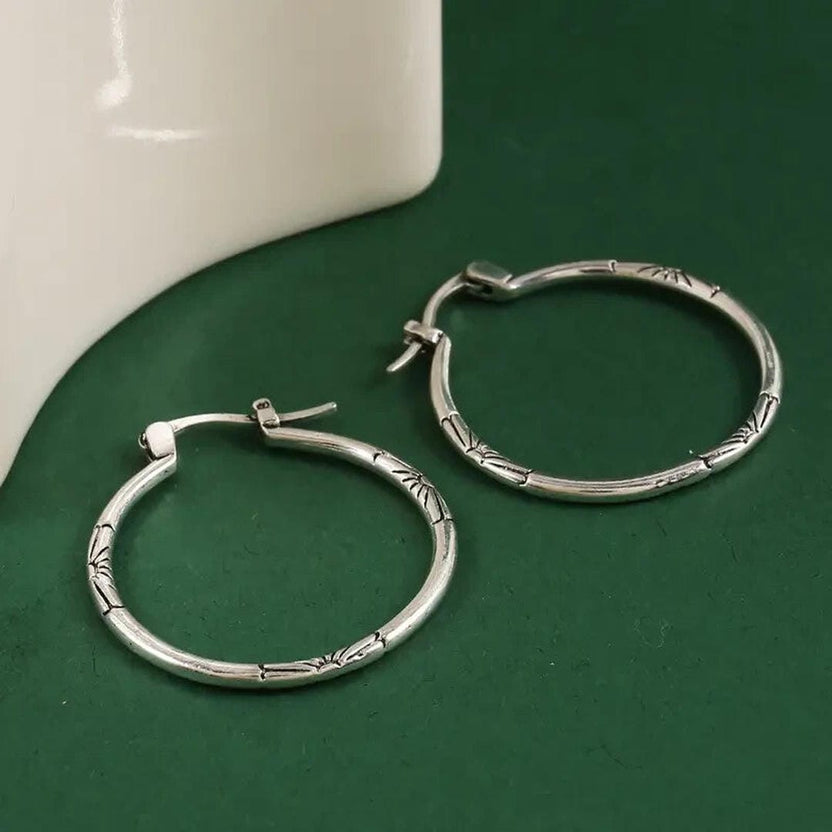 Pendientes de aro plateados atemporales