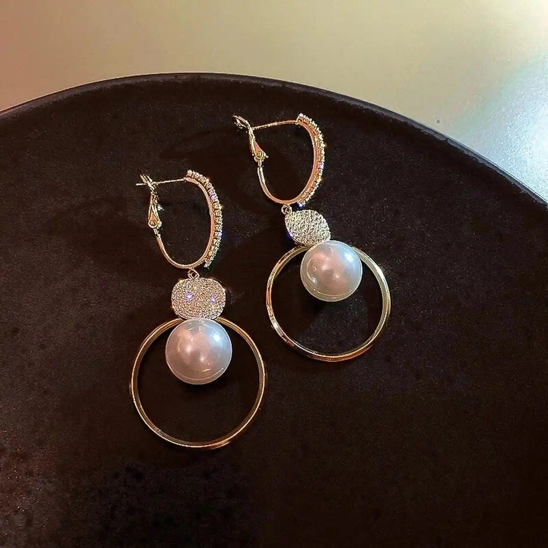 Pendientes con perlas cultivadas y bolas adornadas