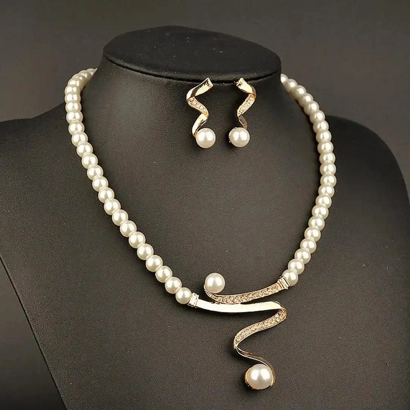 Conjunto de collar serpentina con perlas