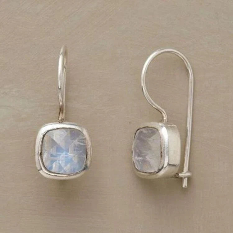 Pendientes elegantes de piedra lunar con engaste cuadrado
