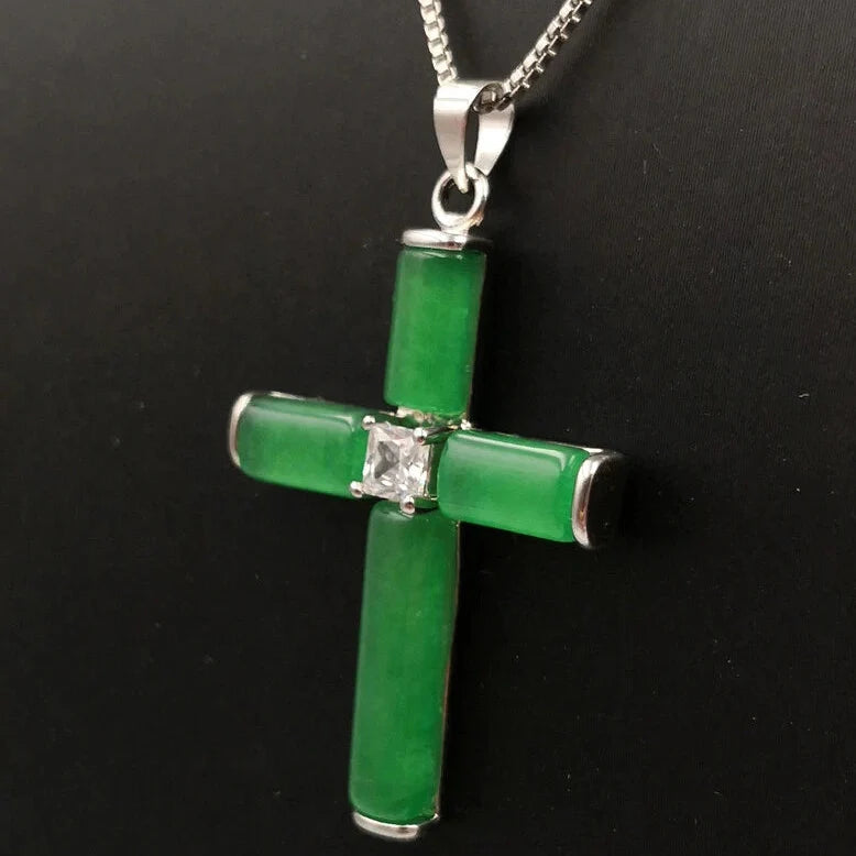Collar de jade y circonita con cruz – imagen 2