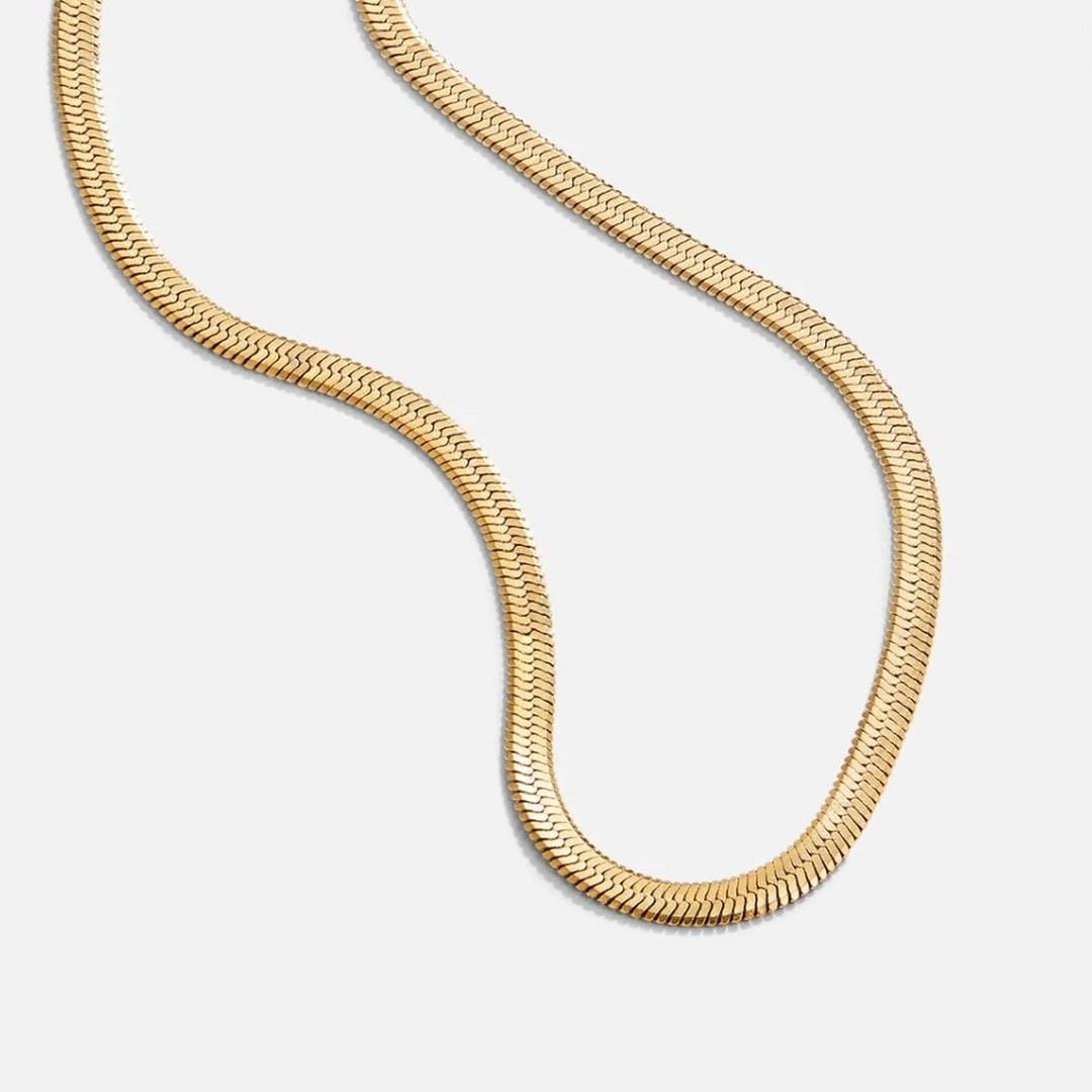Collar dorado de cadena serpiente