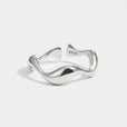 Anillo minimalista ajustable con ondas – imagen 3