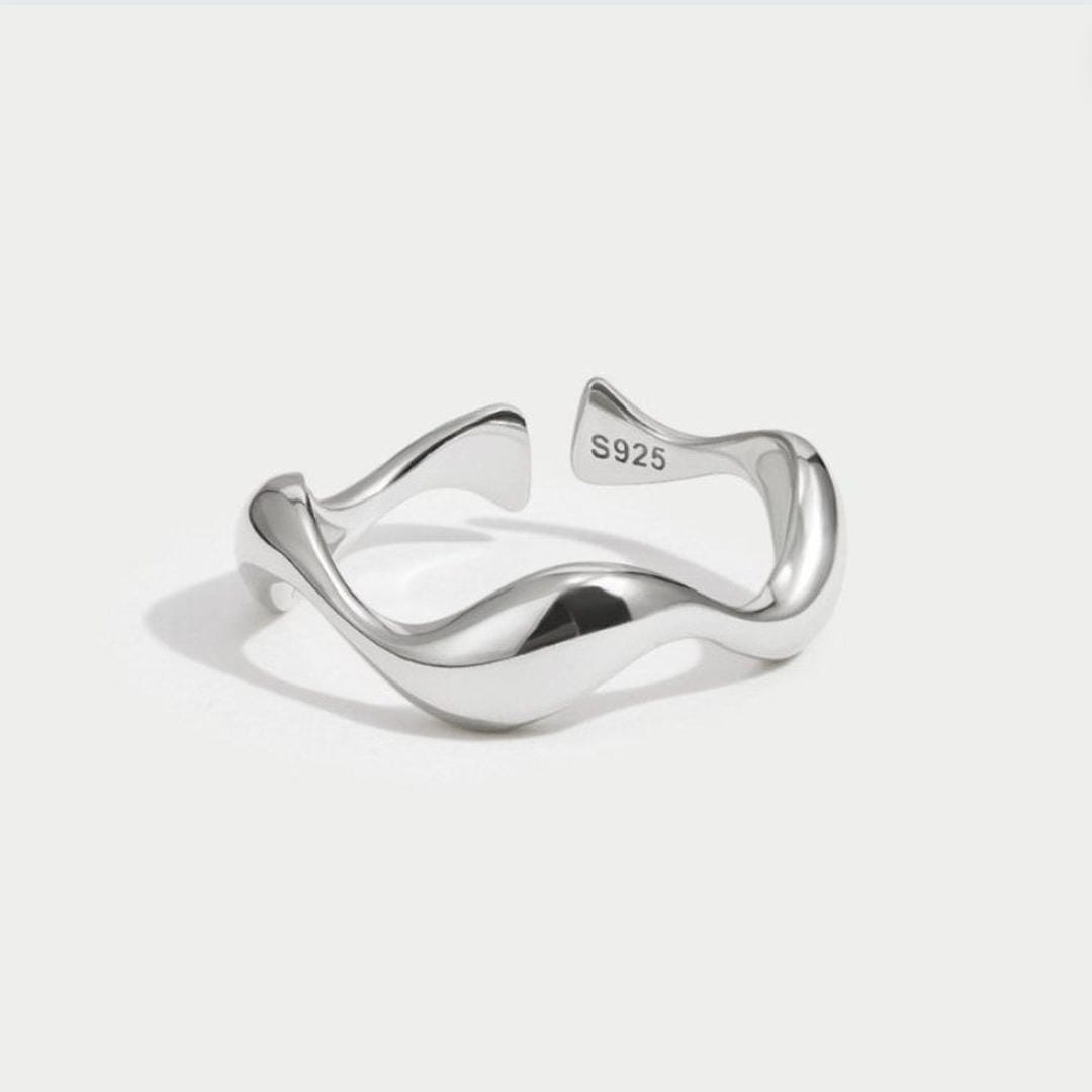 Anillo minimalista ajustable con ondas – imagen 3