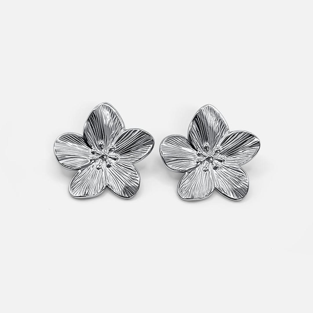 Pendientes florales de plata con estilo