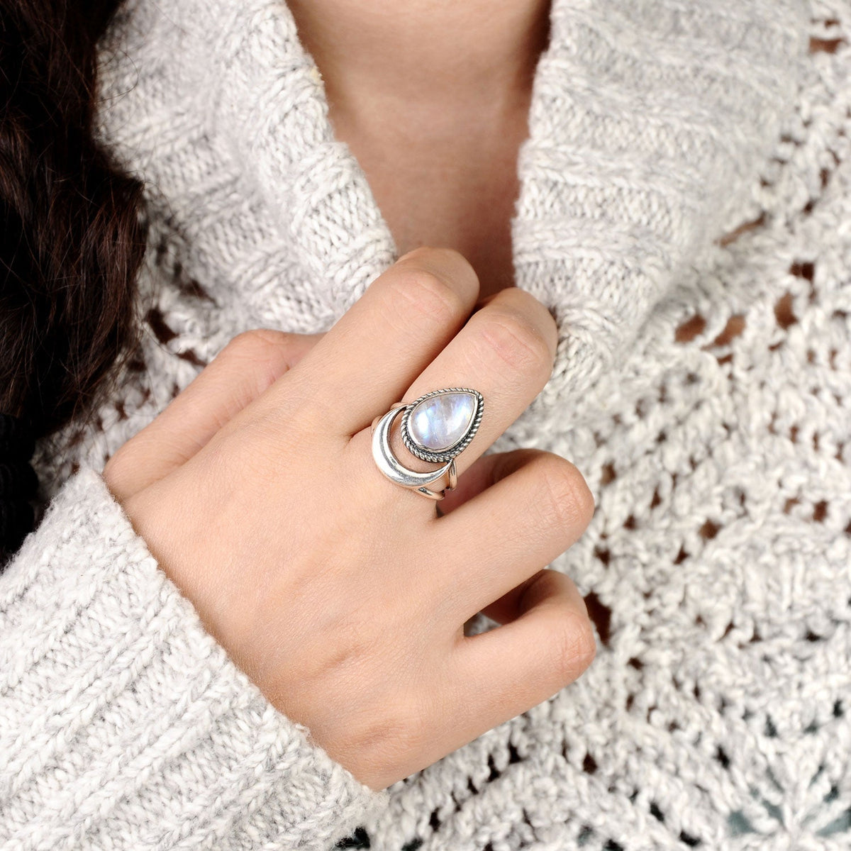 Anillo de piedra lunar con luna creciente – imagen 2