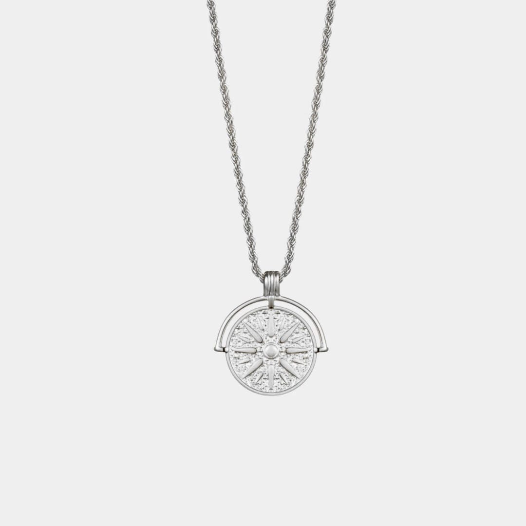 Collar con colgante de sol en plata o oro – imagen 4