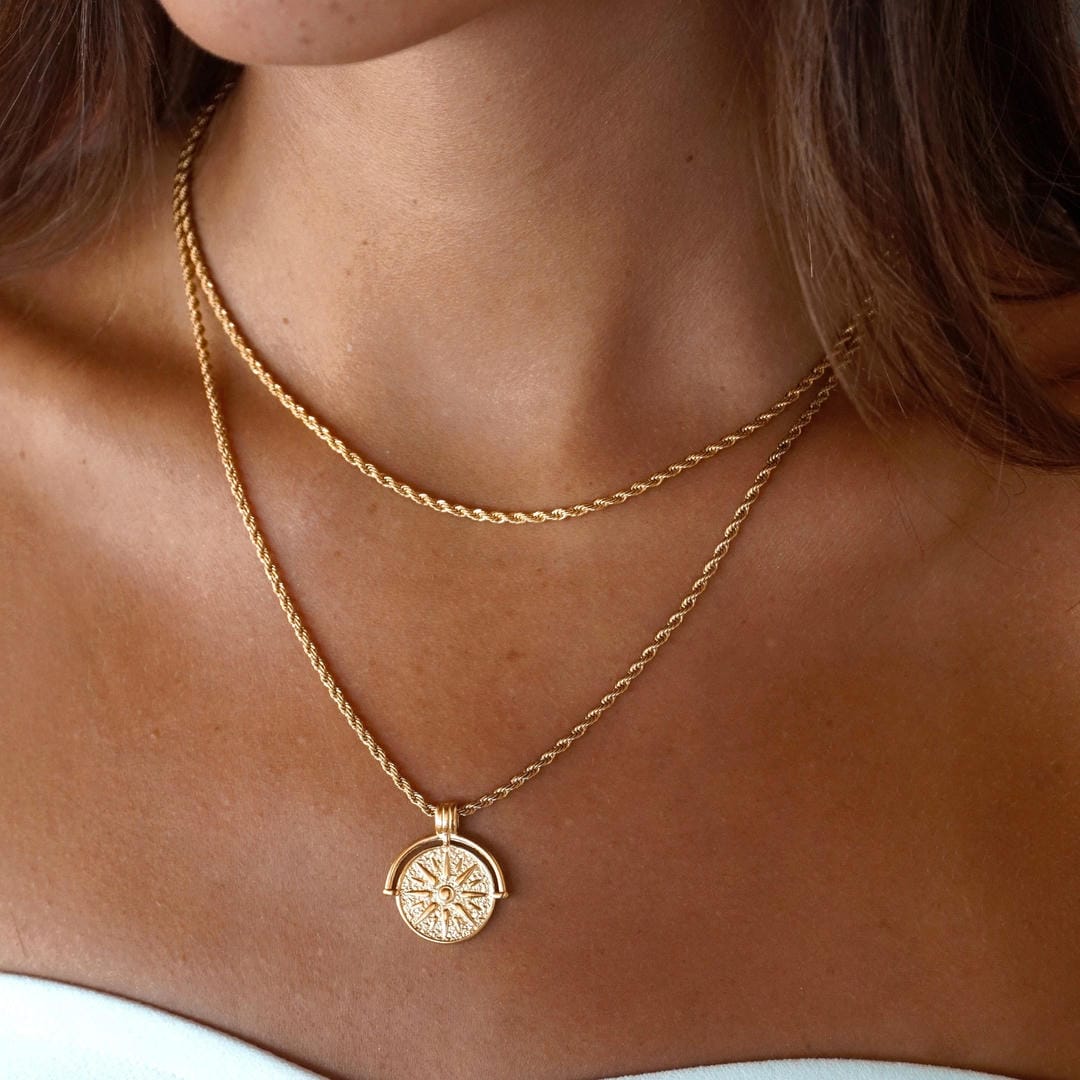 Conjunto de collares dorados con cadena de cuerda — Carmen, Lucía & Rocío