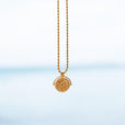 Collar con colgante de sol en plata o oro – imagen 7