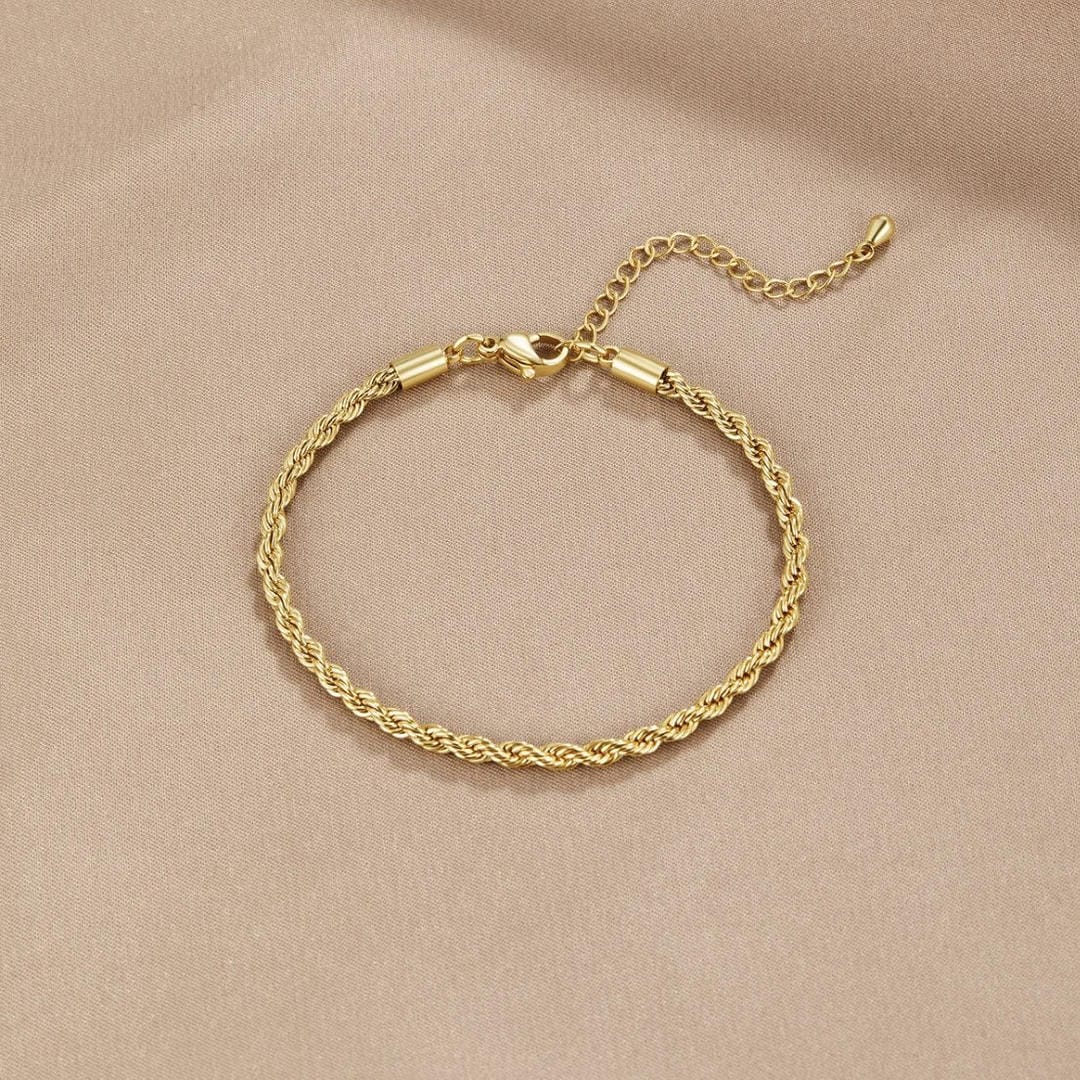 Pulsera dorada moderna y chic – imagen 4