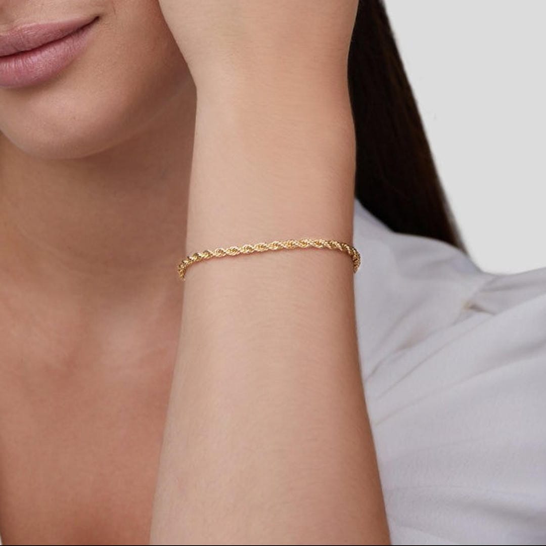 Pulsera dorada moderna y chic – imagen 2
