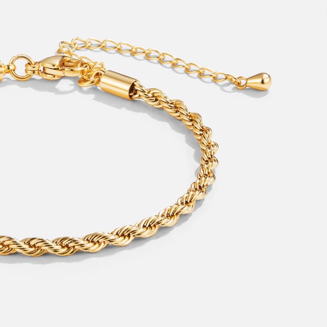Pulsera dorada moderna y chic – imagen 3