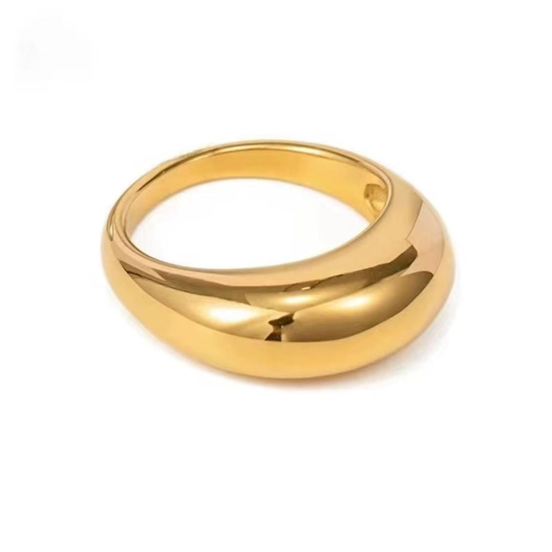 Anillo dorado atemporal en arco – imagen 4