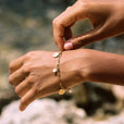 Pulsera radiante con sol dorado – imagen 4