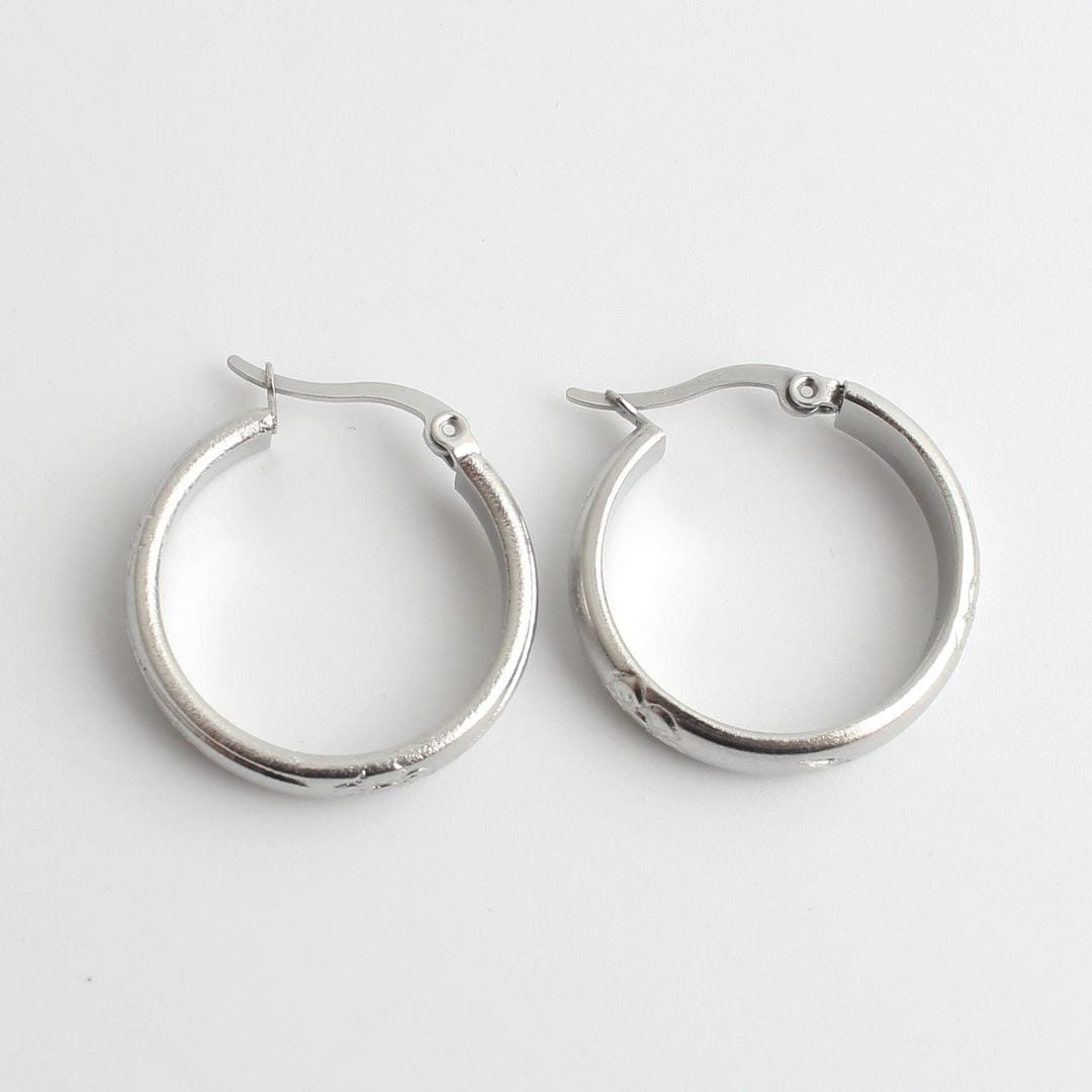 Aros elegantes grabados con flores – imagen 2