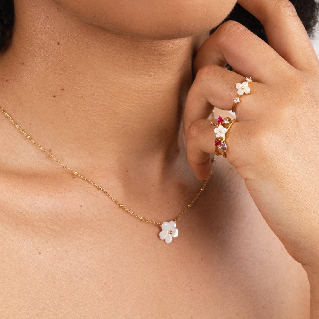 Collar con colgante de flor Flor de Grandeza — Carmen, Lucía & Rocío