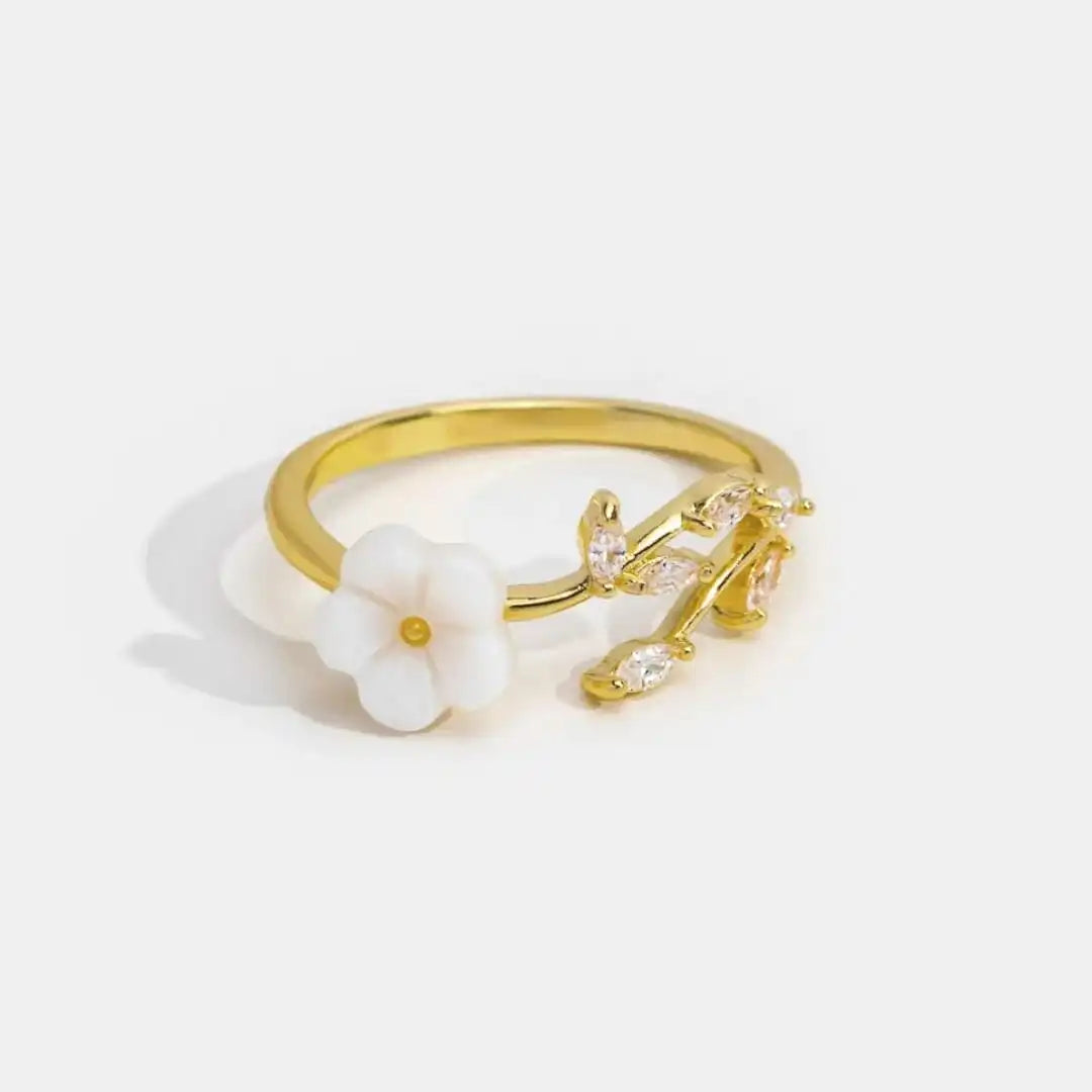 Anillo ajustable de flor blanca – imagen 4